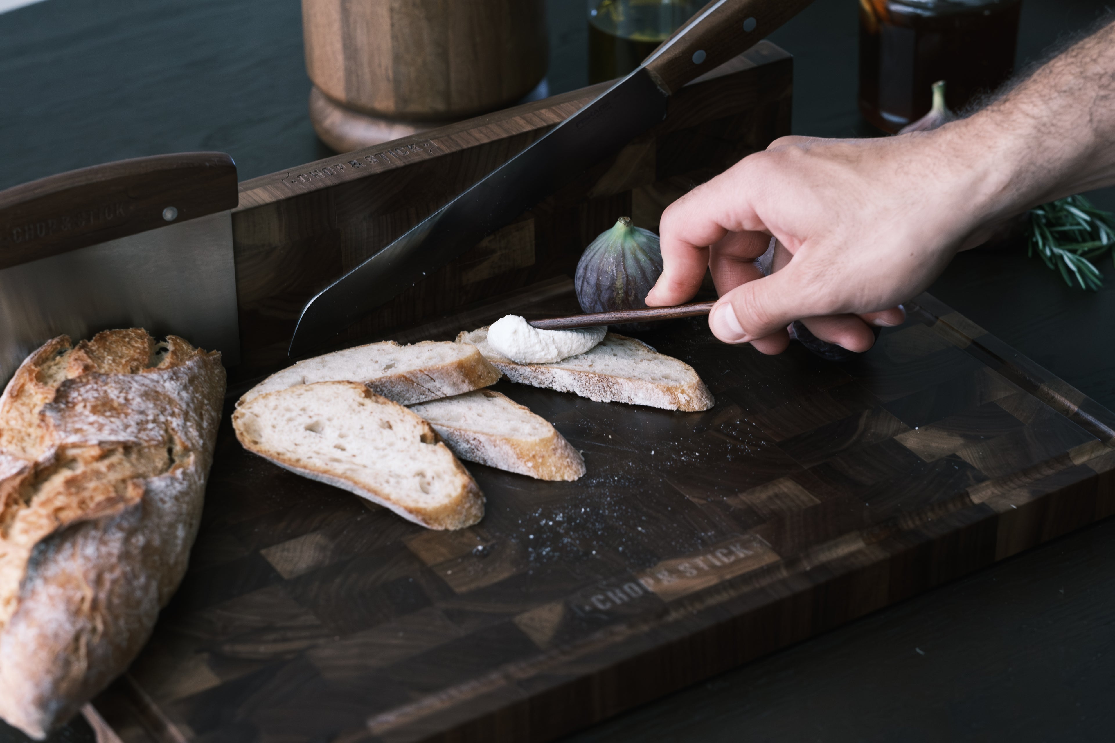 Chop & Stick Cutting Board "Mamba"