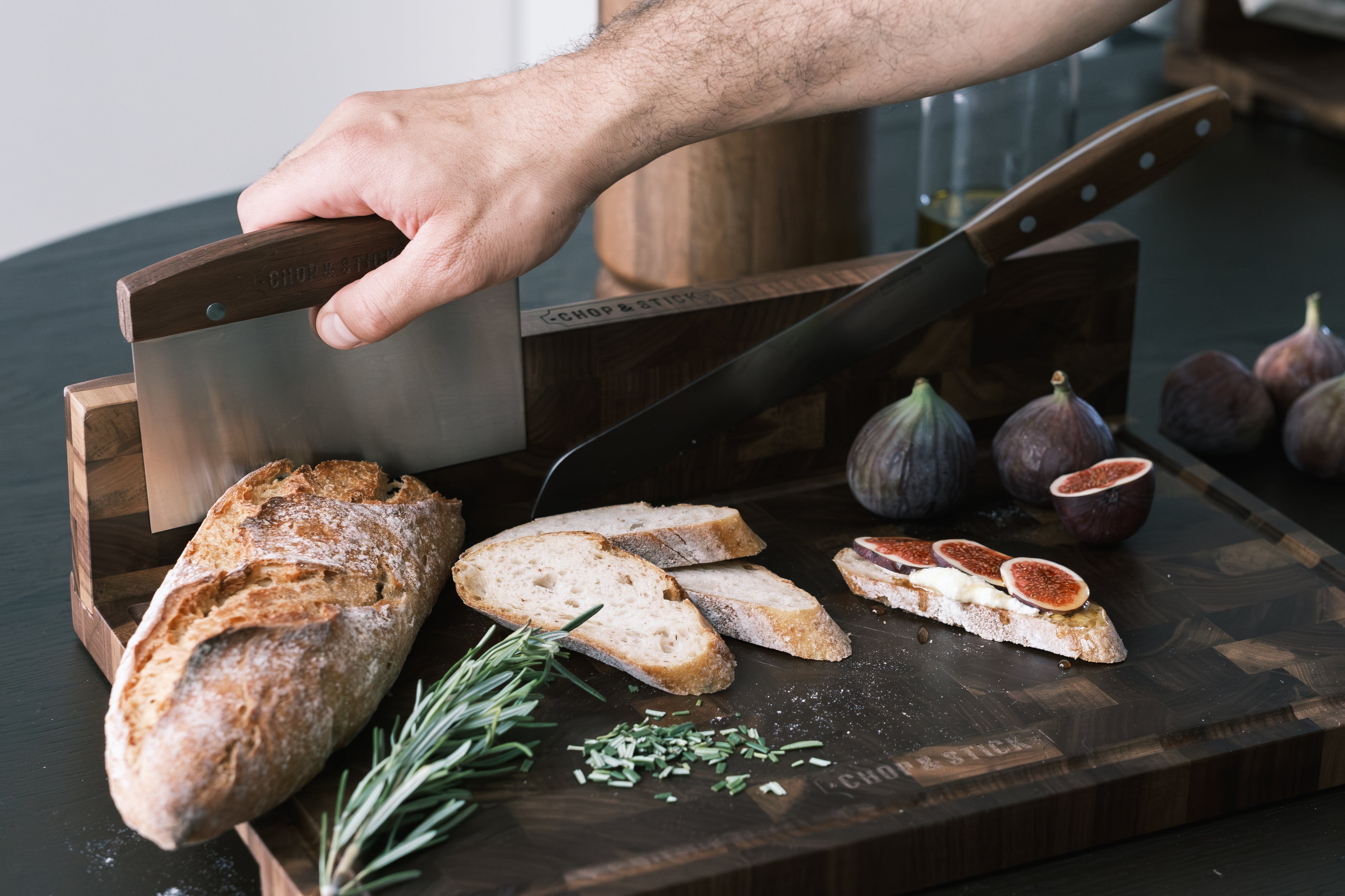 Chop & Stick Cutting Board "Mamba"