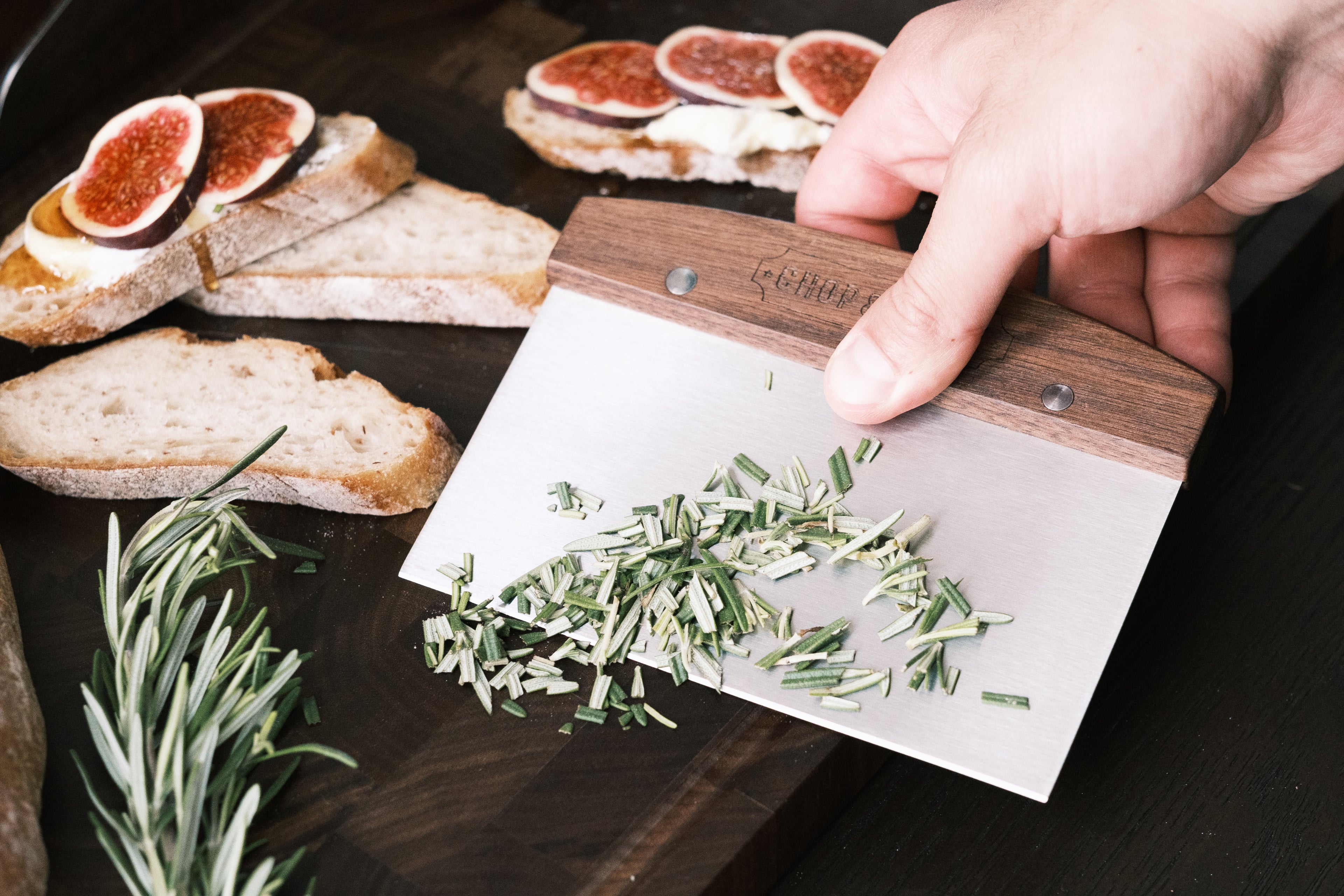 Chop & Stick Cutting Board "Mamba"