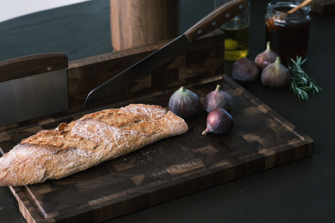 Chop & Stick Cutting Board "Mamba"