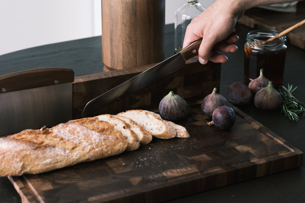 Chop & Stick Cutting Board "Mamba"