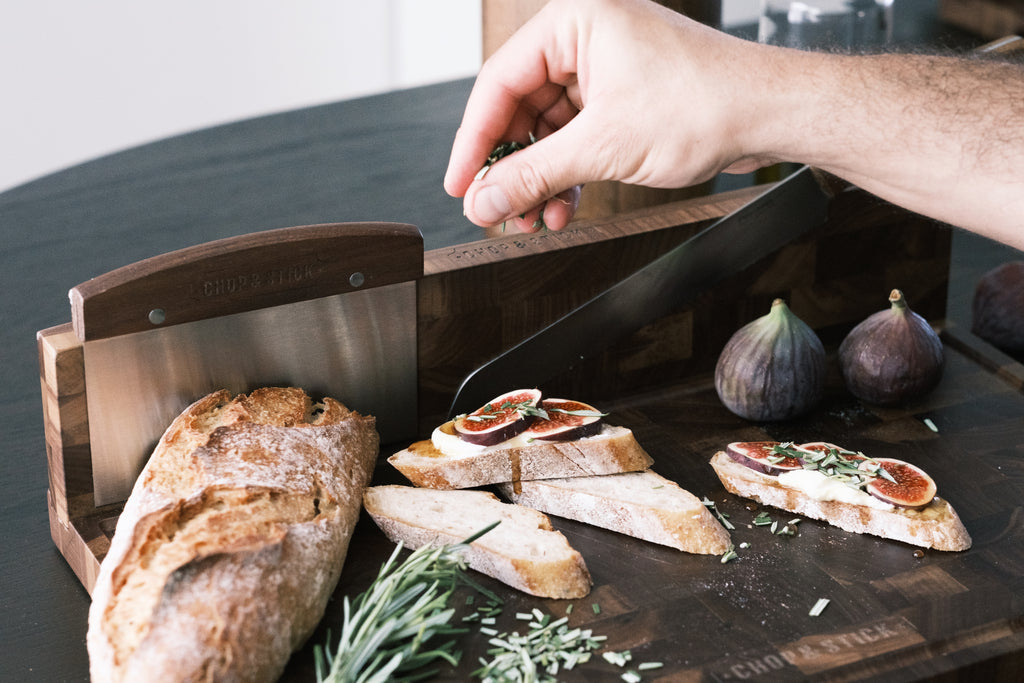 Chop & Stick Cutting Board "Mamba"